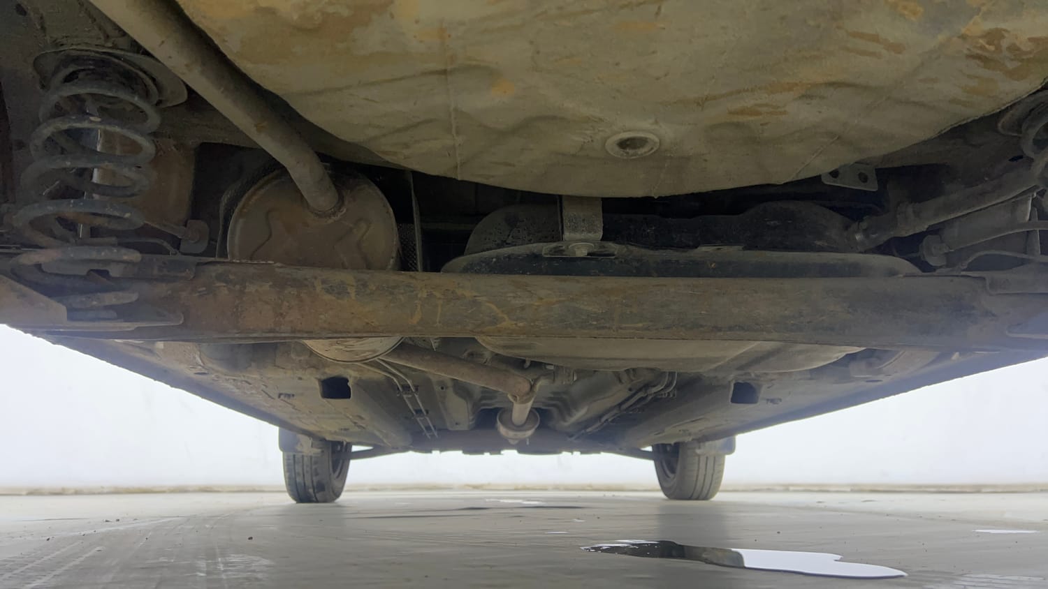 Used 2020 Renault Kwid 1.0 RXT AMT Opt Petrol Automatic extra REAR UNDERBODY VIEW (TAKEN FROM REAR)