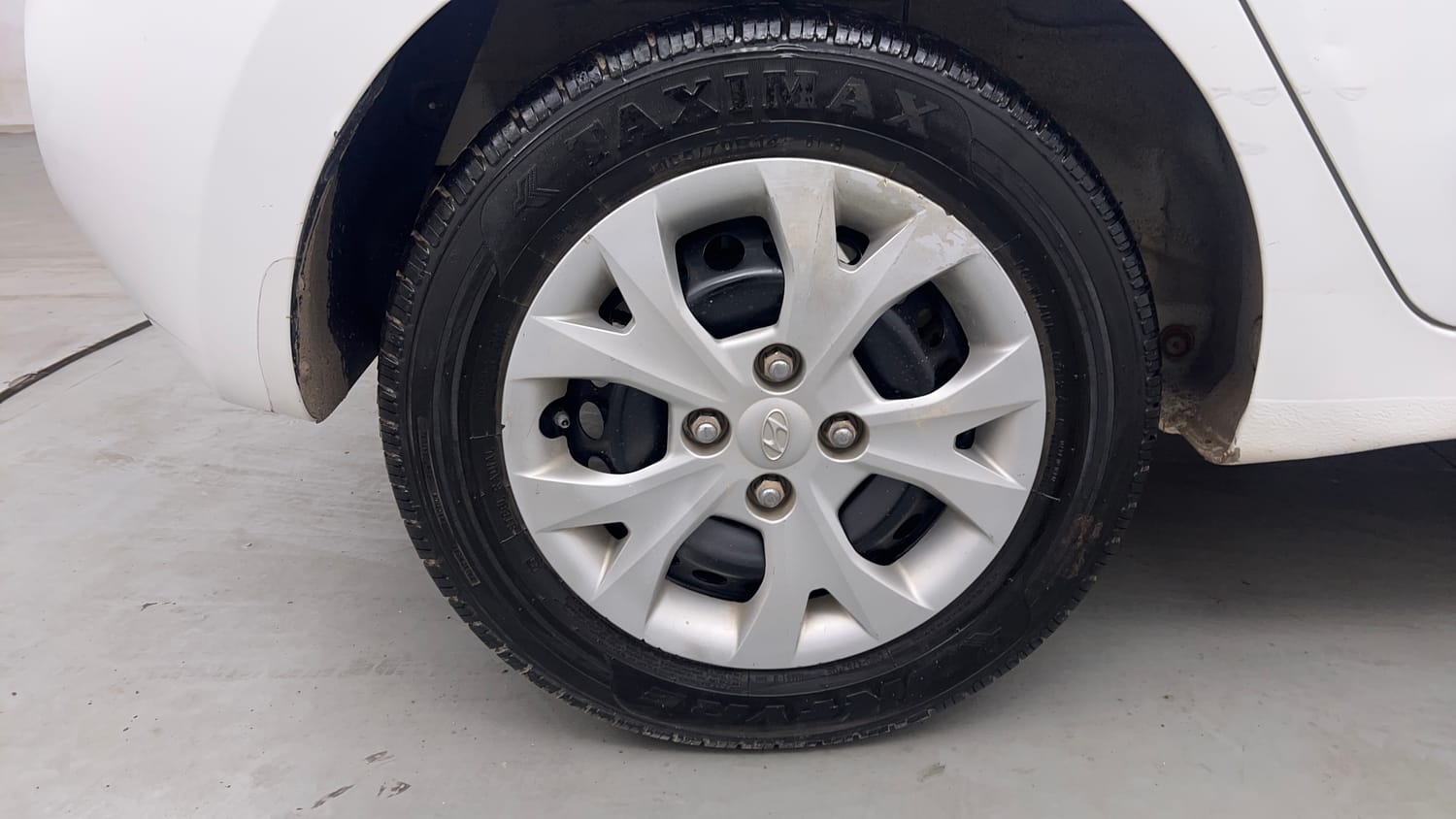 Used 2019 Hyundai Grand i10 Magna 1.2 Kappa VTVT Petrol Manual tyres RIGHT REAR TYRE RIM VIEW
