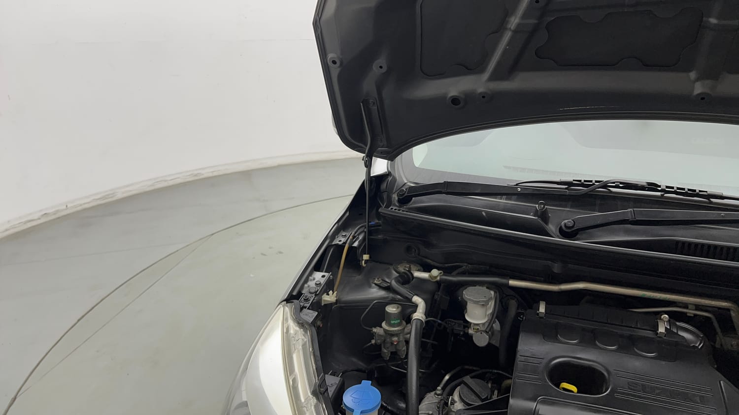 Used 2017 Maruti Suzuki Celerio ZXi AMT Petrol Automatic engine ENGINE RIGHT SIDE HINGE & APRON VIEW