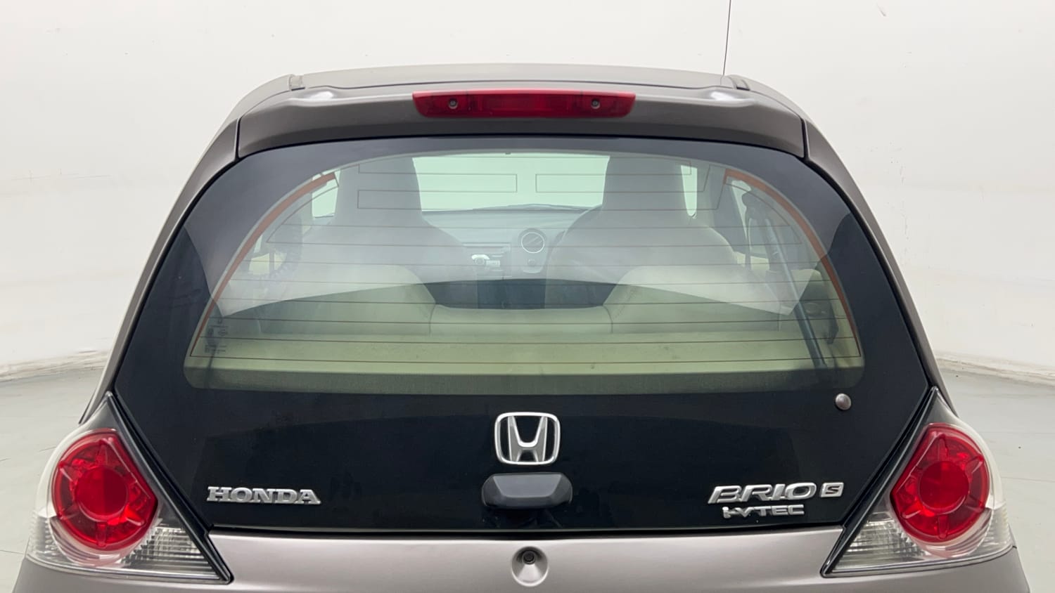 Used 2015 Honda Brio S MT Petrol Manual exterior BACK WINDSHIELD VIEW