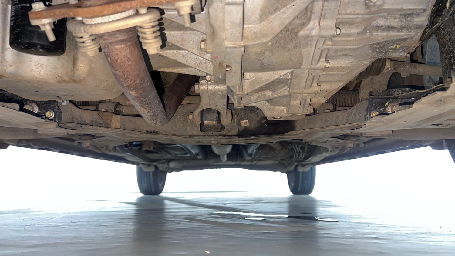 Used 2025 Maruti Suzuki XL6 Alpha Plus MT Petrol Petrol Manual extra FRONT LEFT UNDERBODY VIEW