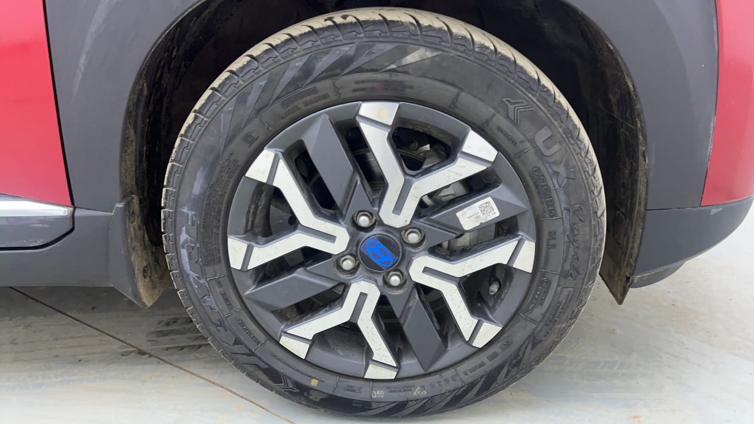 Used 2024 Hyundai Exter SX (O) Connect 1.2 AMT Petrol Automatic tyres RIGHT FRONT TYRE RIM VIEW