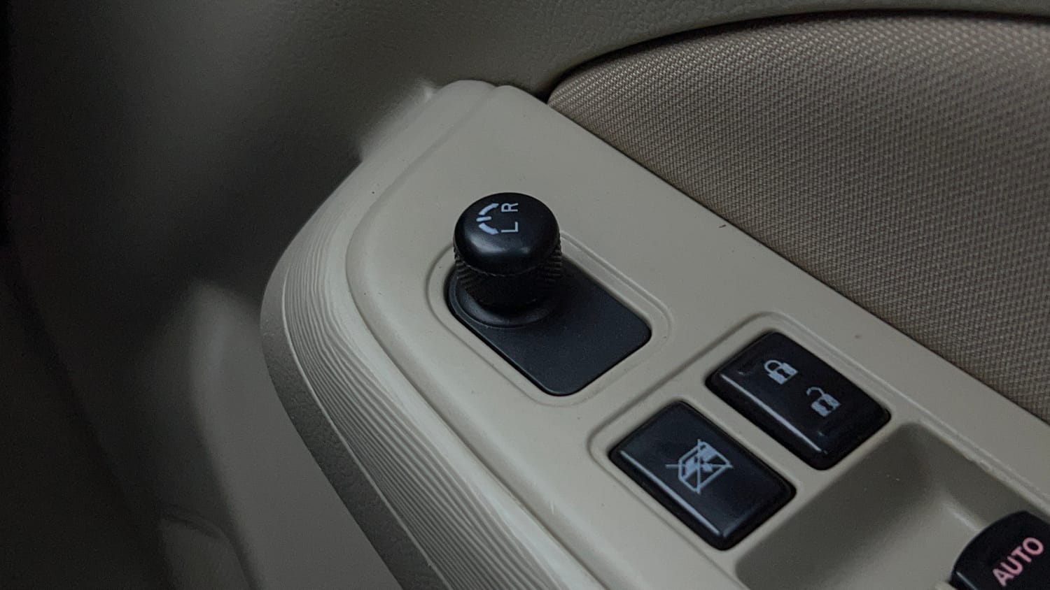 Used 2019 Maruti Suzuki Dzire VXi Petrol Manual top_features Adjustable ORVM