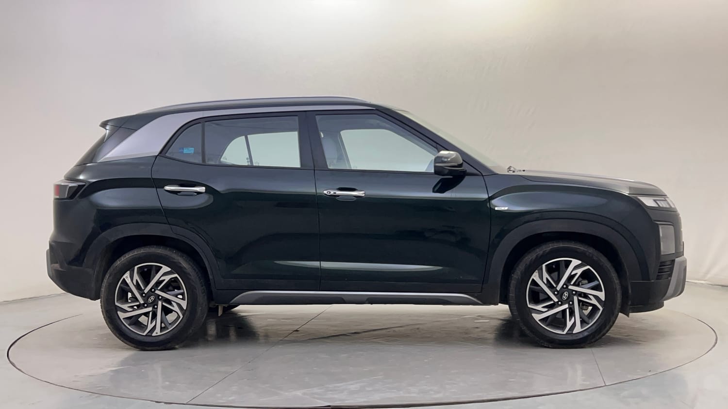 Used 2024 Hyundai Creta 1.5 Turbo Petrol DCT SX(O) Petrol Automatic exterior RIGHT SIDE VIEW