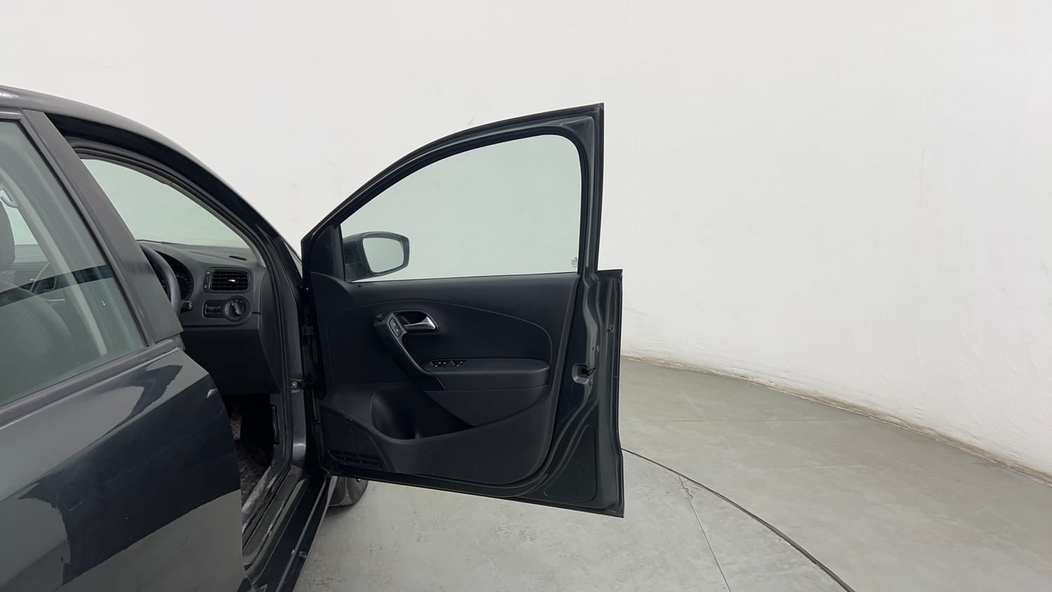 Used 2015 Volkswagen Polo Comfortline 1.2L (P) Petrol Manual interior RIGHT FRONT DOOR OPEN VIEW