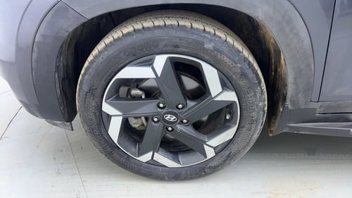 Used 2022 Hyundai Alcazar Signature (O) 6 STR 2.0 Petrol AT Petrol Automatic tyres LEFT FRONT TYRE RIM VIEW