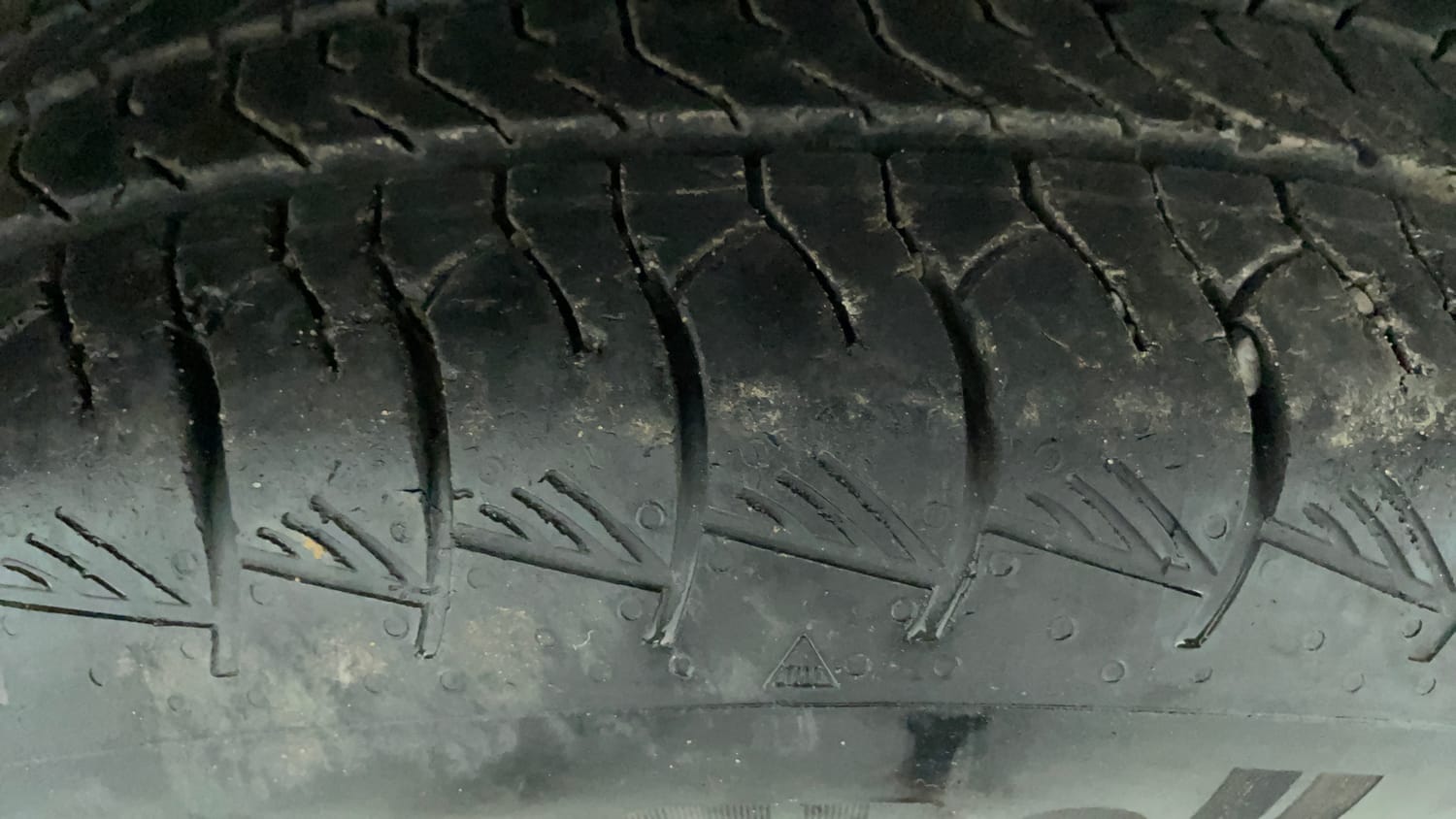 Used 2023 Maruti Suzuki Grand Vitara Alpha Smart Hybrid Petrol Manual tyres LEFT FRONT TYRE TREAD VIEW