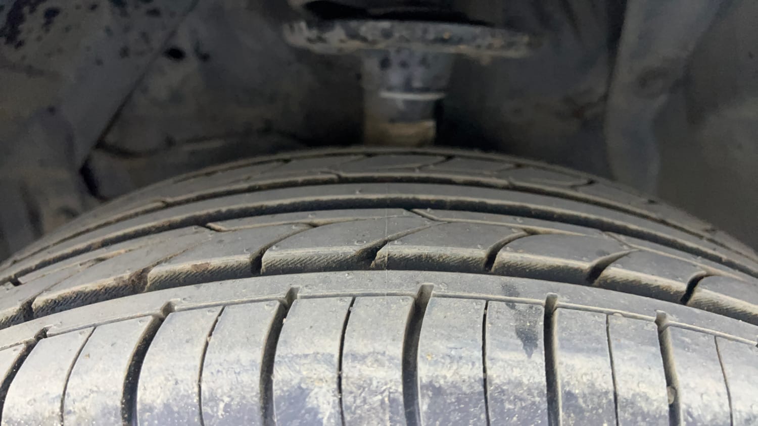 Used 2017 Maruti Suzuki S-Cross Zeta 1.3 Diesel Manual tyres LEFT FRONT TYRE TREAD VIEW