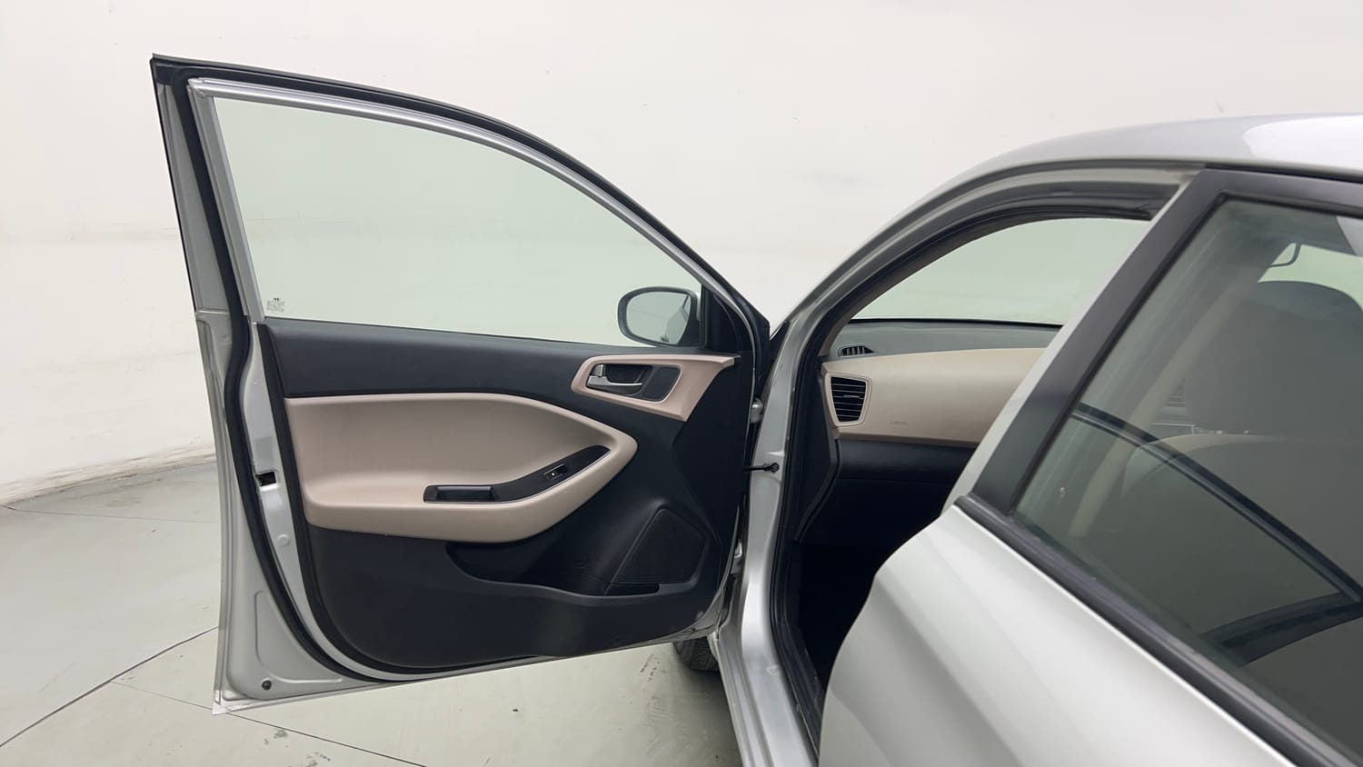 Used 2017 Hyundai Elite i20 Magna Executive 1.2 Petrol Manual interior LEFT FRONT DOOR OPEN VIEW