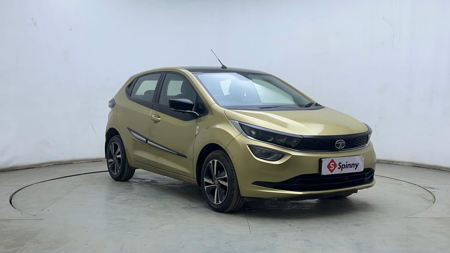 Used 2021 Tata Altroz XZ Plus Petrol Petrol Manual exterior RIGHT FRONT CORNER VIEW