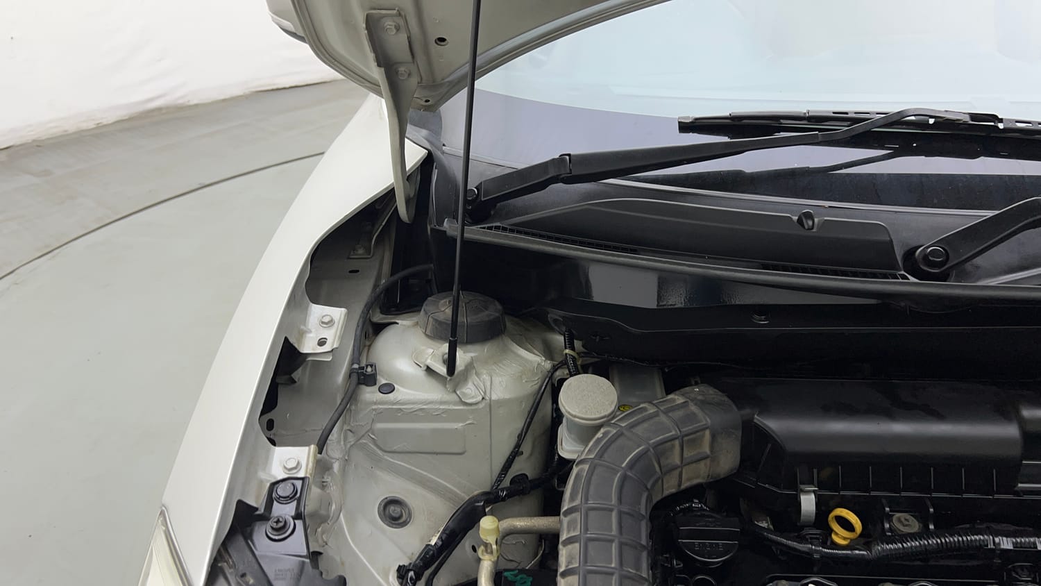 Used 2019 Maruti Suzuki Dzire VXi Petrol Manual engine ENGINE RIGHT SIDE HINGE & APRON VIEW