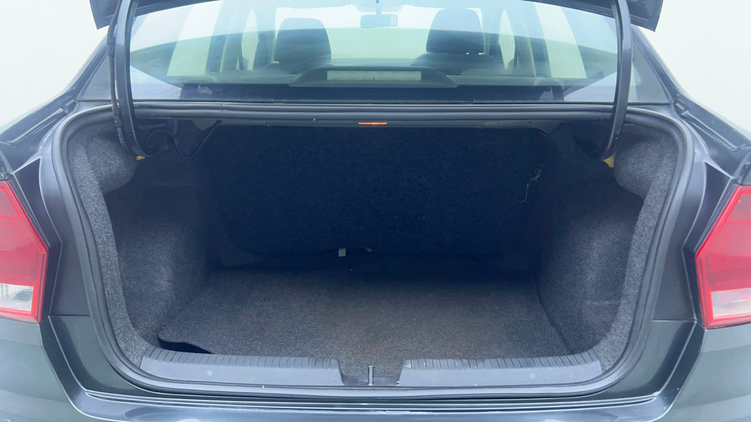 Used 2019 Volkswagen Ameo Comfortline 1.0L (P) Petrol Manual interior DICKY INSIDE VIEW