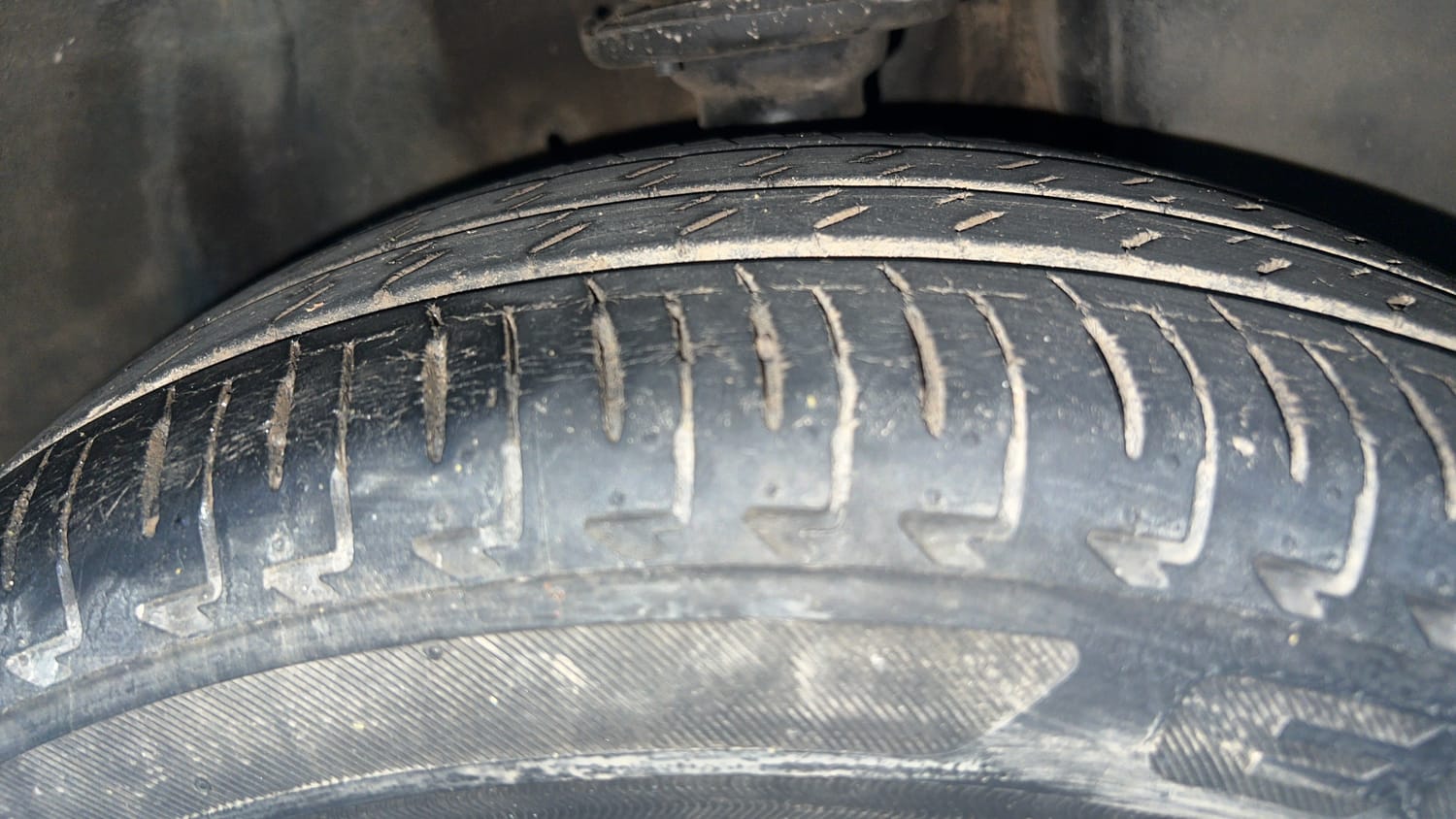 Used 2021 Maruti Suzuki Ignis Zeta 1.2 AMT Petrol Automatic tyres RIGHT FRONT TYRE TREAD VIEW