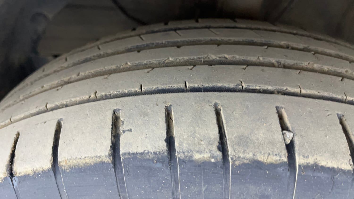 Used 2023 Maruti Suzuki Swift ZXi Plus AMT Petrol Automatic tyres LEFT FRONT TYRE TREAD VIEW