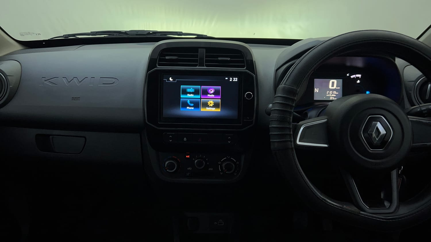 Used 2020 Renault Kwid 1.0 RXT AMT Opt Petrol Automatic interior MUSIC SYSTEM & AC CONTROL VIEW