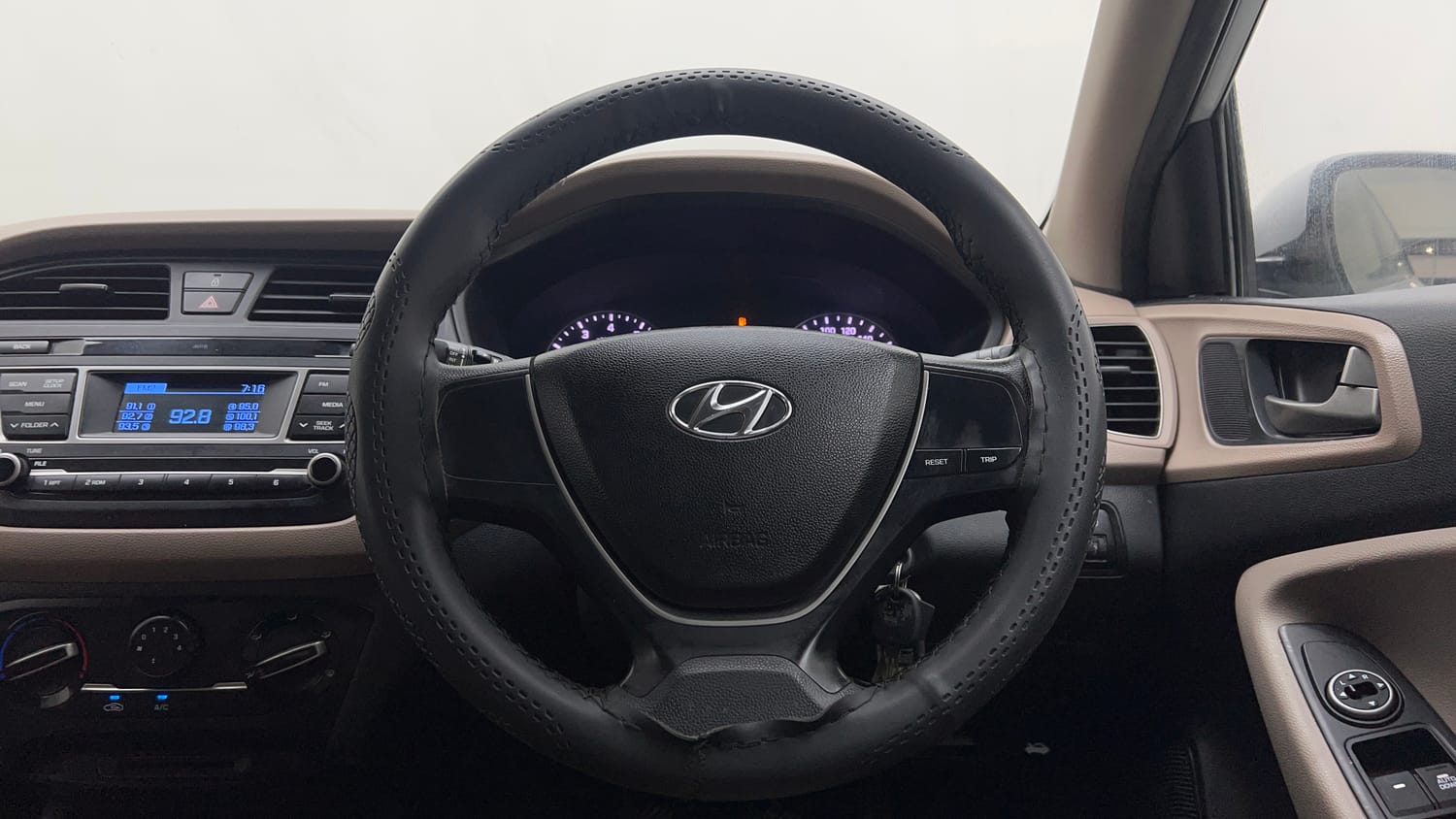 Used 2017 Hyundai Elite i20 Magna Executive 1.2 Petrol Manual interior STEERING VIEW