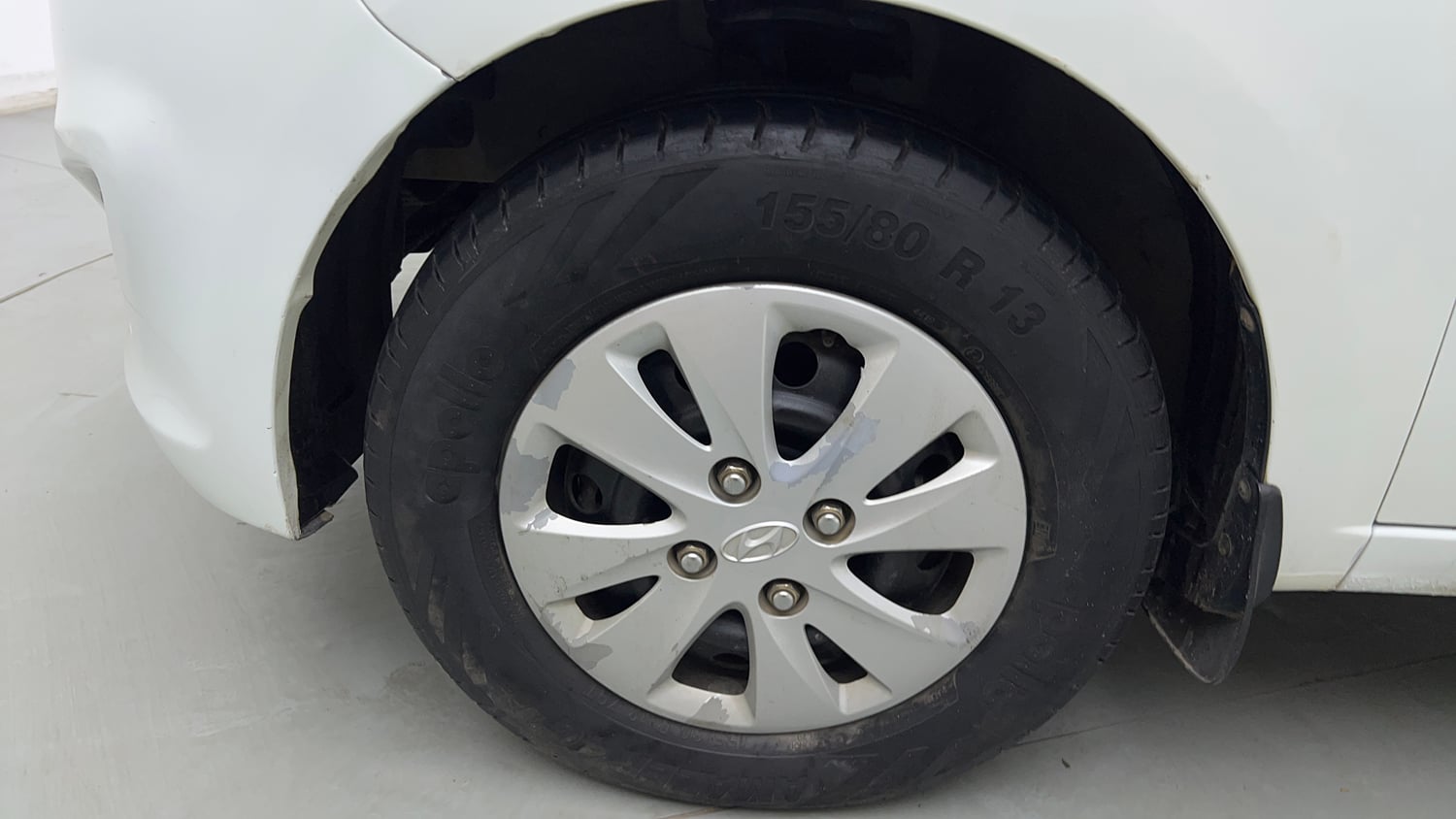 Used 2013 Hyundai i10 Magna 1.1 iRDE2 Petrol Manual tyres LEFT FRONT TYRE RIM VIEW