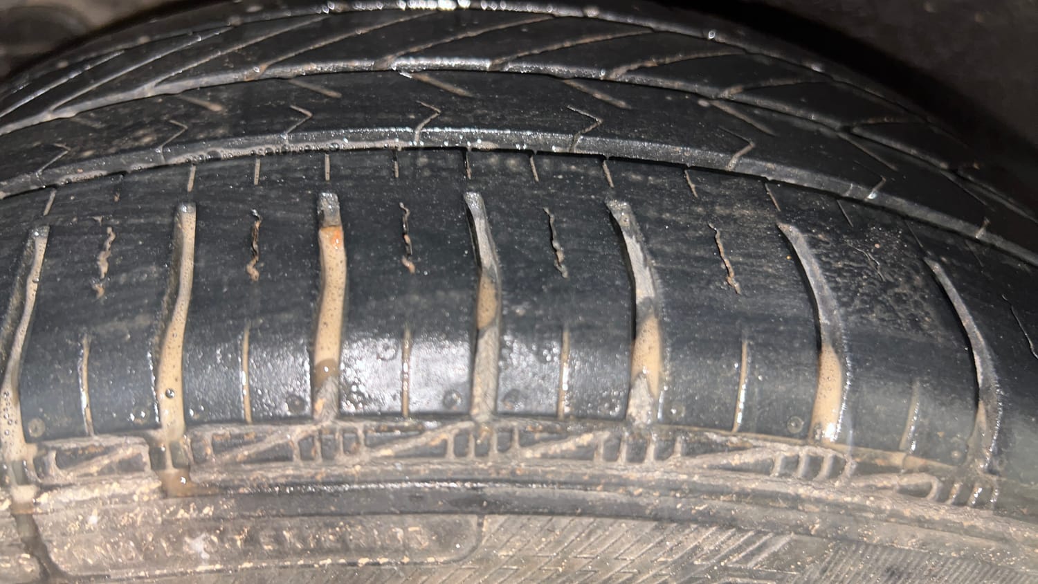 Used 2015 Hyundai Grand i10 Asta 1.2 Kappa VTVT (O) Petrol Manual tyres RIGHT REAR TYRE TREAD VIEW