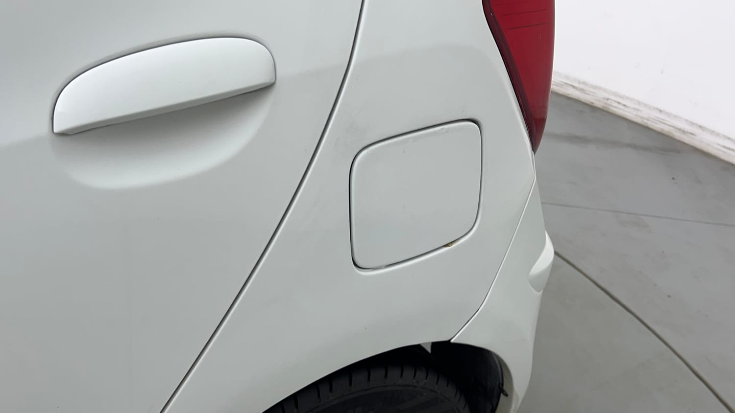 Used 2013 Hyundai i10 Magna 1.1 iRDE2 Petrol Manual dents MINOR SCRATCH