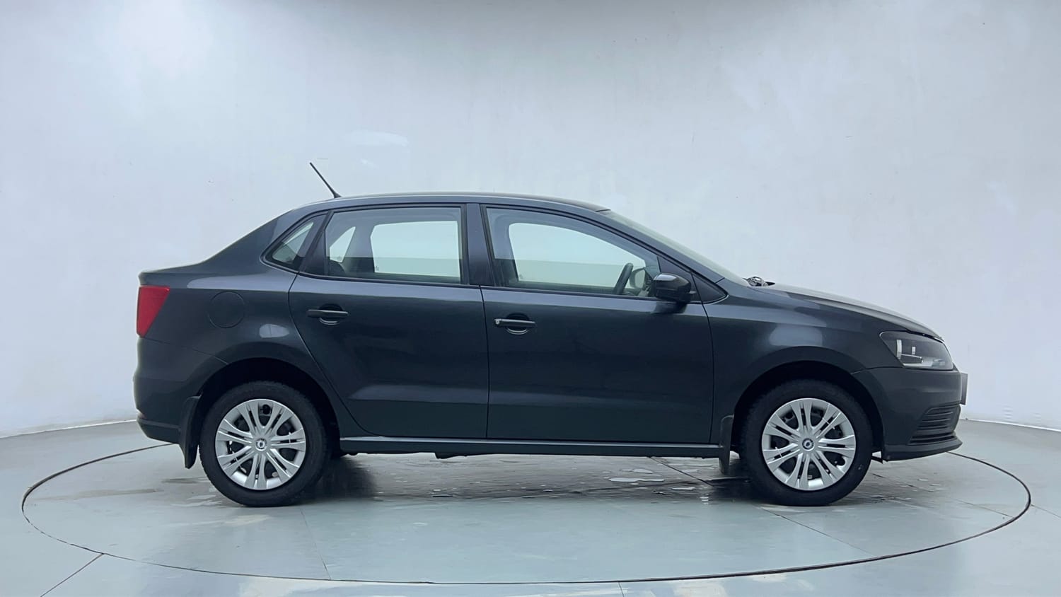 Used 2019 Volkswagen Ameo Comfortline 1.0L (P) Petrol Manual exterior RIGHT SIDE VIEW