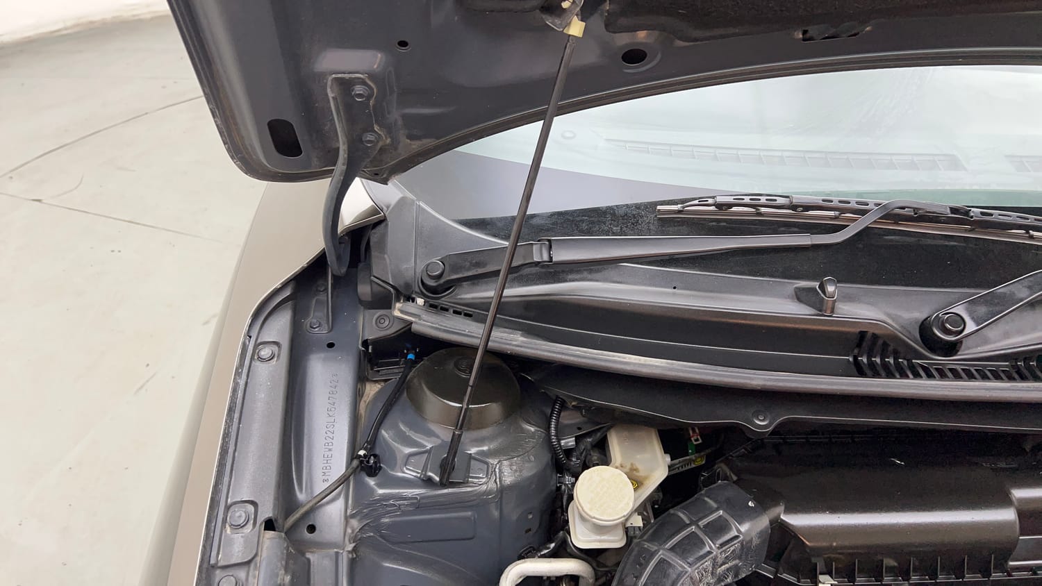 Used 2020 Maruti Suzuki Baleno Zeta Automatic Petrol Automatic engine ENGINE RIGHT SIDE HINGE & APRON VIEW