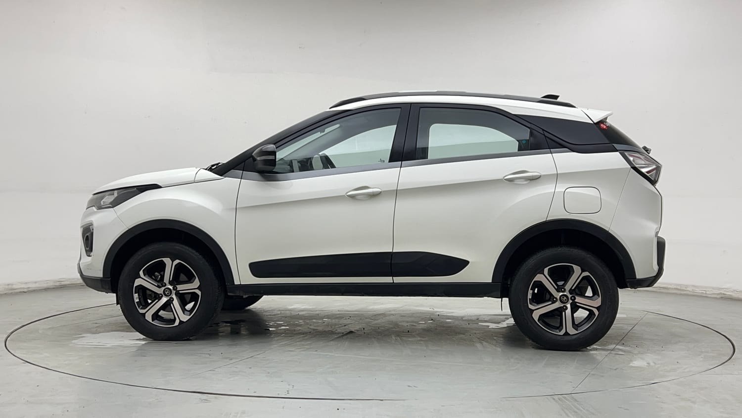 Used 2022 Tata Nexon XZ Plus Petrol Manual exterior LEFT SIDE VIEW