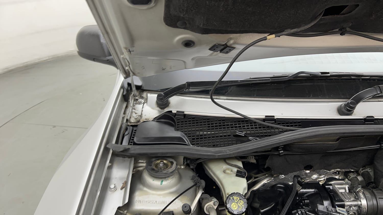 Used 2018 Renault Duster RXS CVT Petrol Automatic engine ENGINE RIGHT SIDE HINGE & APRON VIEW