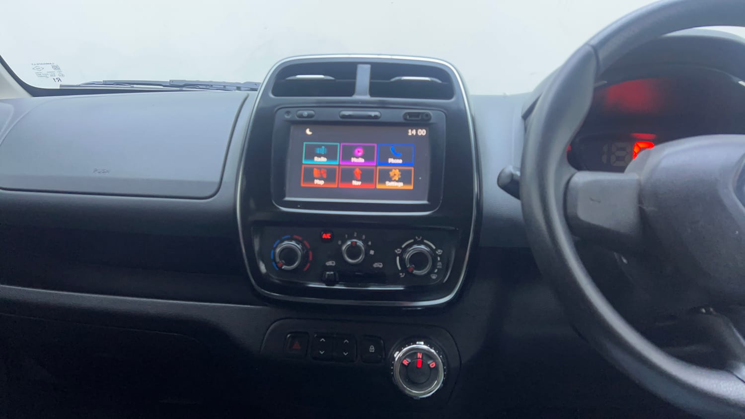 Used 2018 Renault Kwid 1.0 RXT AMT Opt Petrol Automatic interior MUSIC SYSTEM & AC CONTROL VIEW
