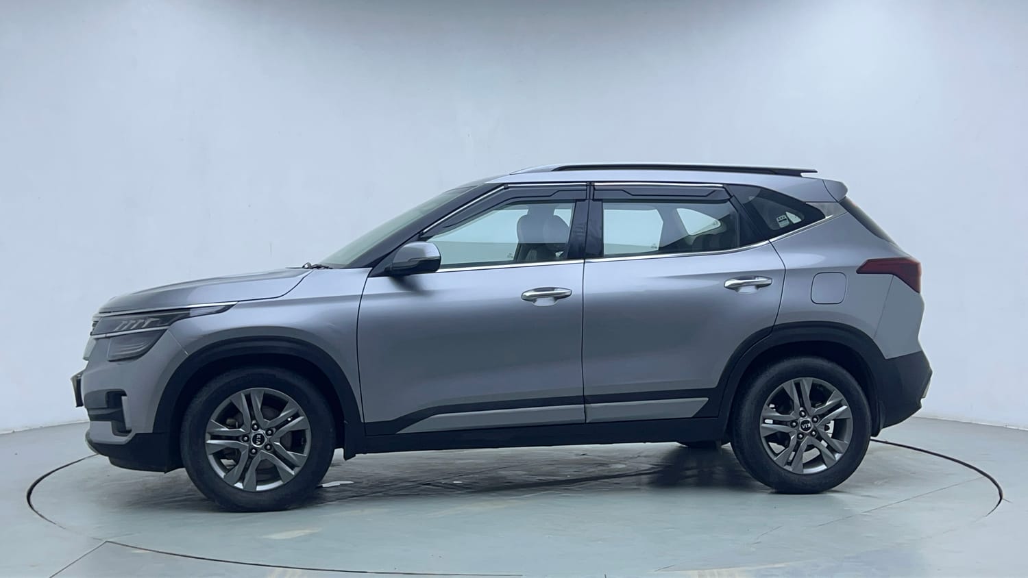 Used 2021 Kia Seltos HTX 1.5 Petrol Manual exterior LEFT SIDE VIEW