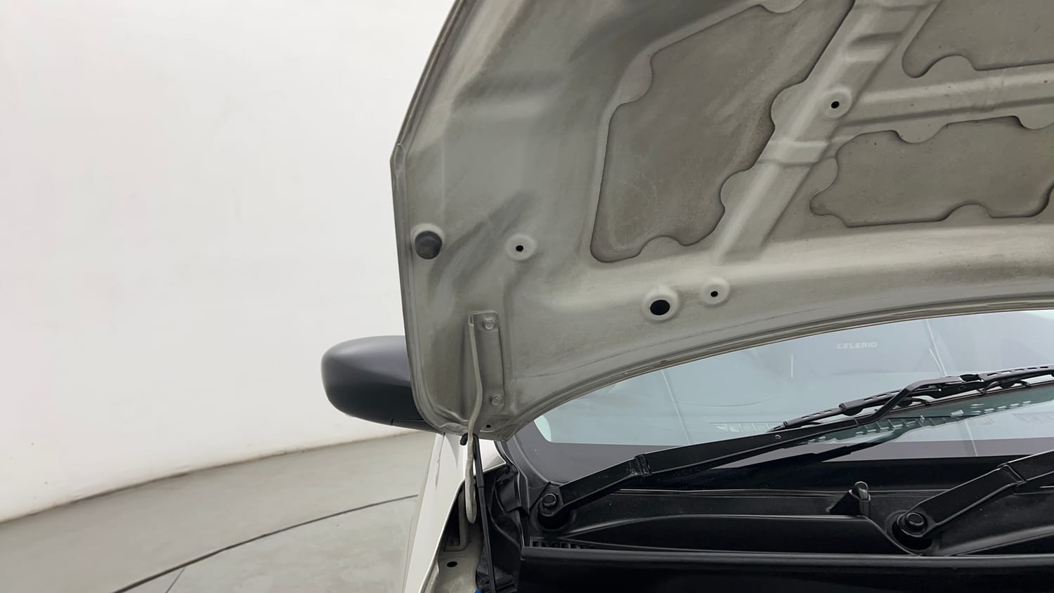Used 2015 Maruti Suzuki Celerio VXi Petrol Manual engine ENGINE RIGHT SIDE HINGE & APRON VIEW
