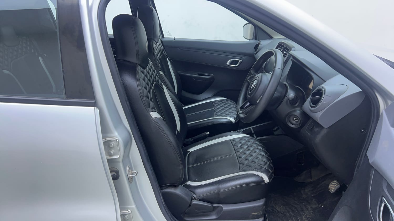 Used 2020 Renault Kwid 1.0 RXT AMT Opt Petrol Automatic interior RIGHT SIDE FRONT DOOR CABIN VIEW