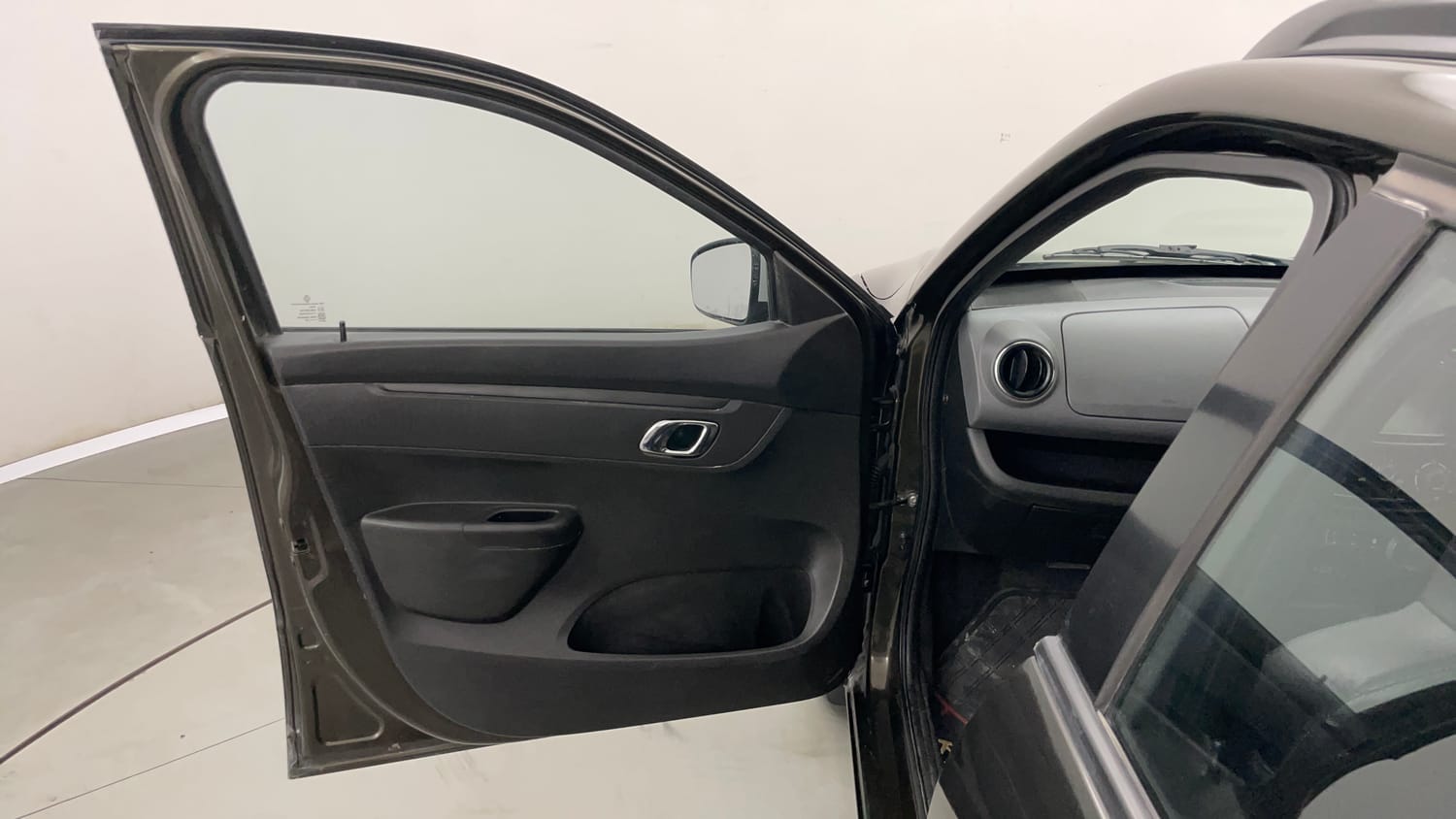 Used 2019 Renault Kwid RXT (O) 1.0 SCE Edition Petrol Manual interior LEFT FRONT DOOR OPEN VIEW
