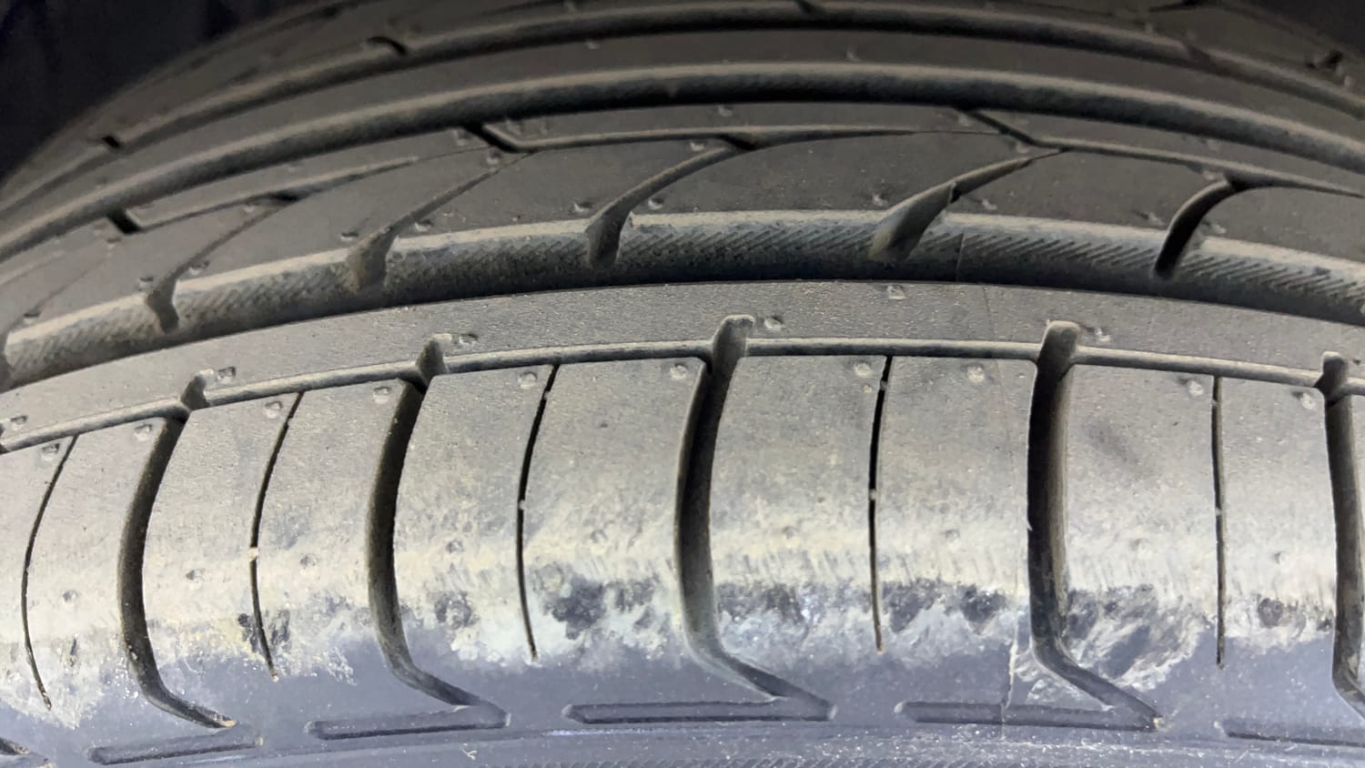 Used 2017 Volkswagen Polo Highline Plus 1.2( P)16 Alloy Petrol Manual tyres RIGHT FRONT TYRE TREAD VIEW