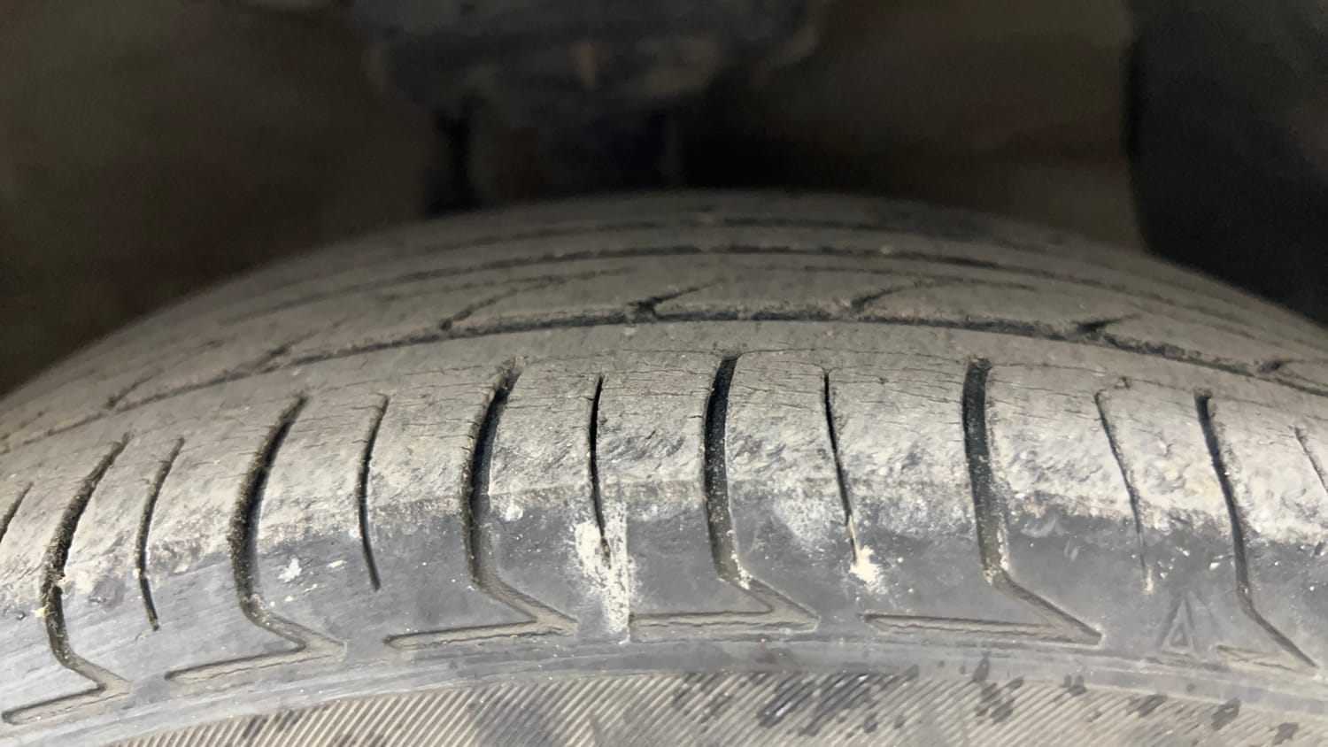 Used 2017 Hyundai Grand i10 Asta 1.2 Kappa VTVT Petrol Manual tyres RIGHT FRONT TYRE TREAD VIEW