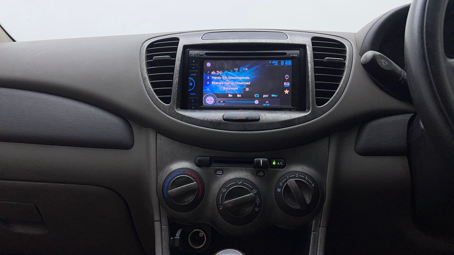 Used 2013 Hyundai i10 Magna 1.1 iRDE2 Petrol Manual interior MUSIC SYSTEM & AC CONTROL VIEW