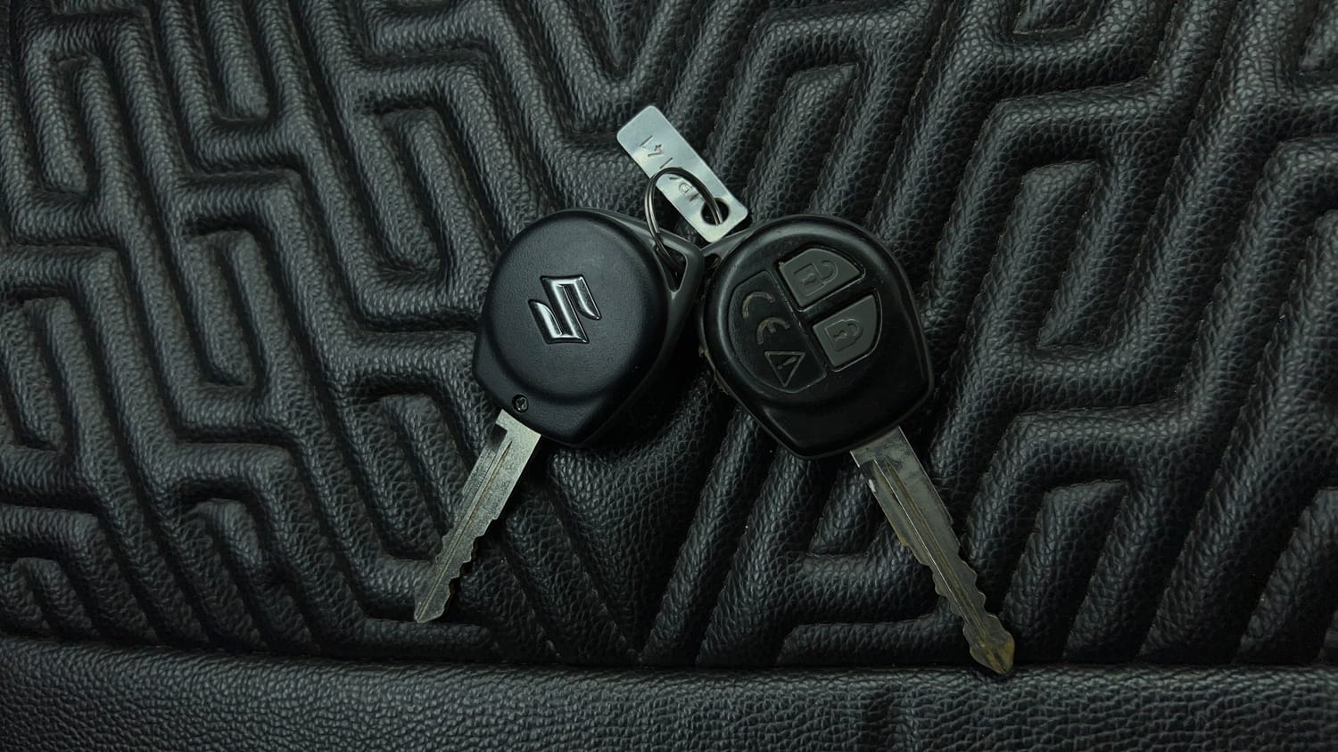 Used 2023 Maruti Suzuki Brezza VXi Petrol Manual extra CAR KEY VIEW