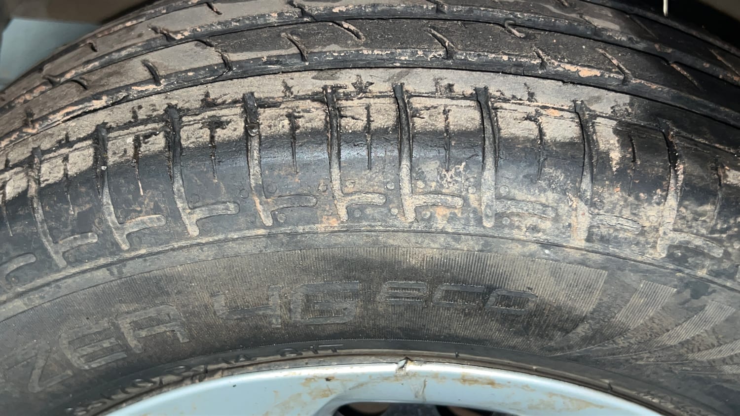 Used 2020 Hyundai Aura S 1.2 Petrol Petrol Manual tyres LEFT FRONT TYRE TREAD VIEW
