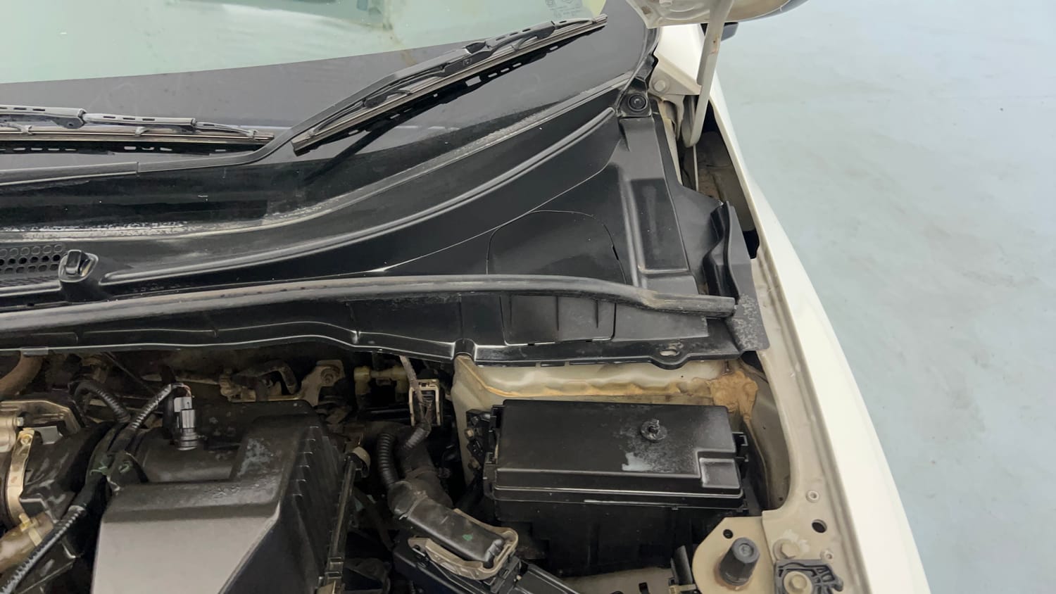 Used 2019 Honda City VX Petrol Petrol Manual engine ENGINE LEFT SIDE HINGE & APRON VIEW