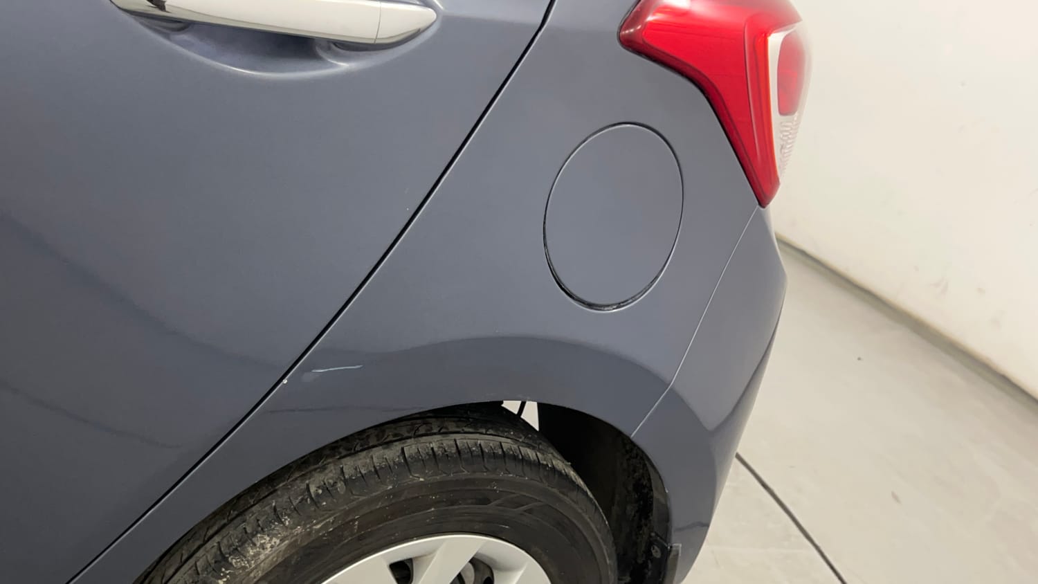 Used 2014 Hyundai Grand i10 Sportz 1.1 CRDi Diesel Manual dents MINOR DENT