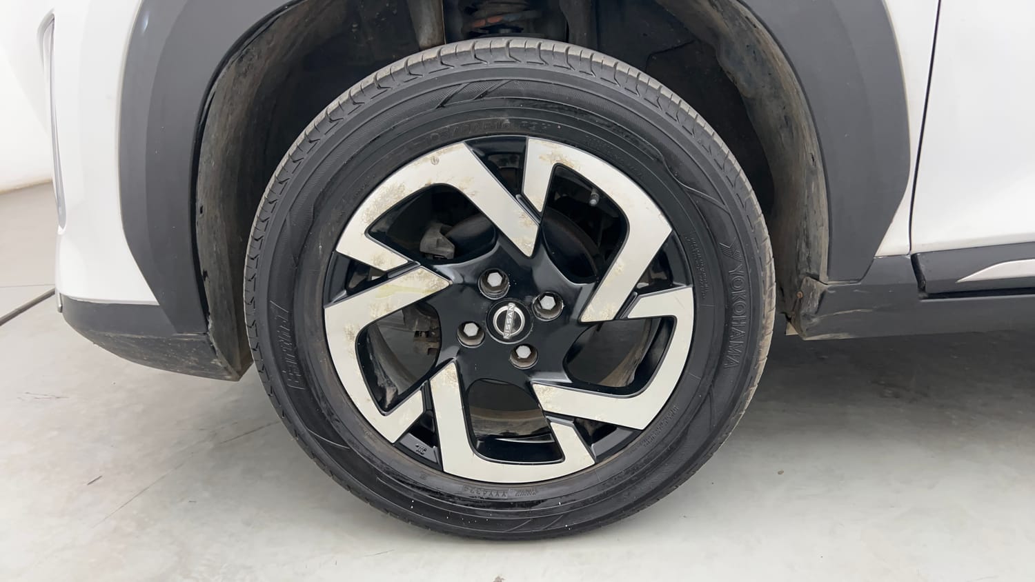 Used 2024 Nissan Magnite XV Premium Turbo CVT Petrol Automatic tyres LEFT FRONT TYRE RIM VIEW