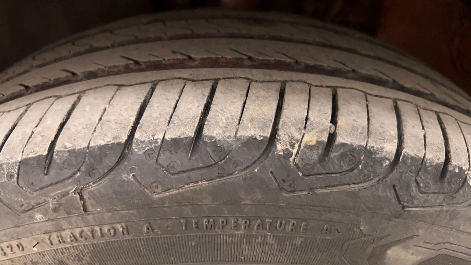 Used 2016 Volkswagen Polo Comfortline 1.2L (P) Petrol Manual tyres LEFT FRONT TYRE TREAD VIEW