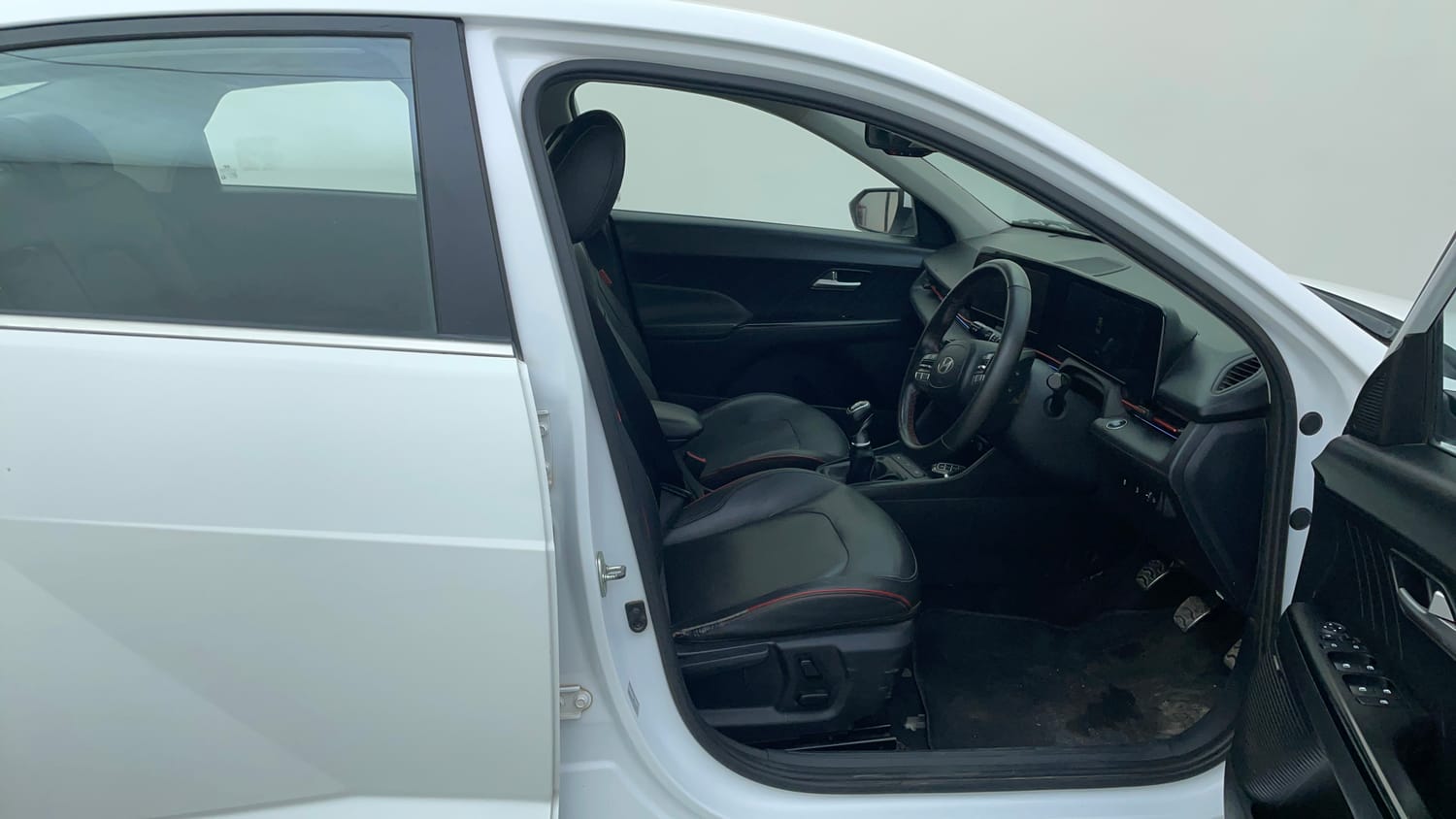 Used 2023 Hyundai Verna SX (O) 1.5 Turbo Petrol MT Petrol Manual interior RIGHT SIDE FRONT DOOR CABIN VIEW