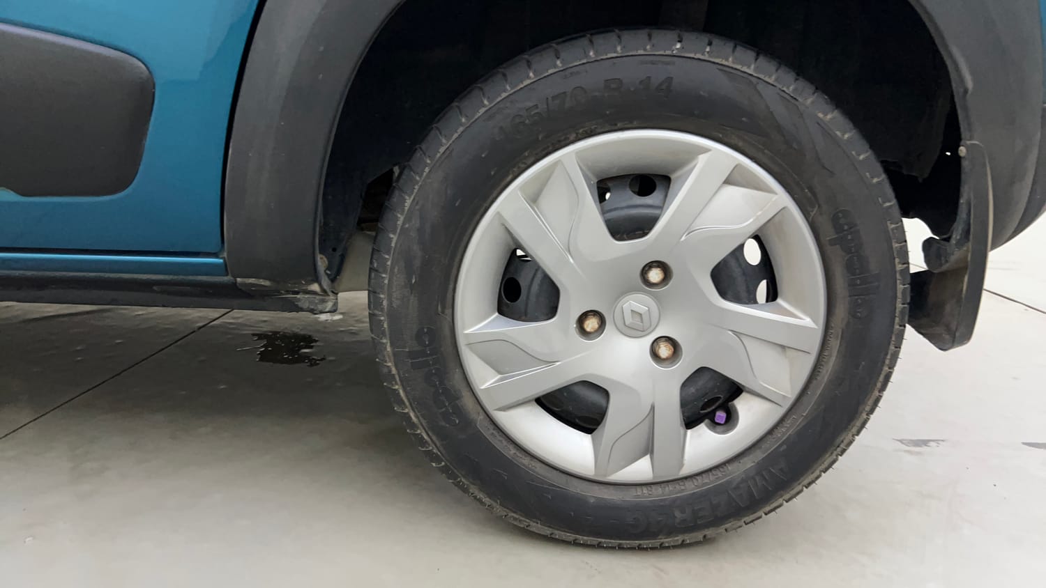 Used 2020 Renault Kwid 1.0 RXT AMT Opt Petrol Automatic tyres LEFT REAR TYRE RIM VIEW