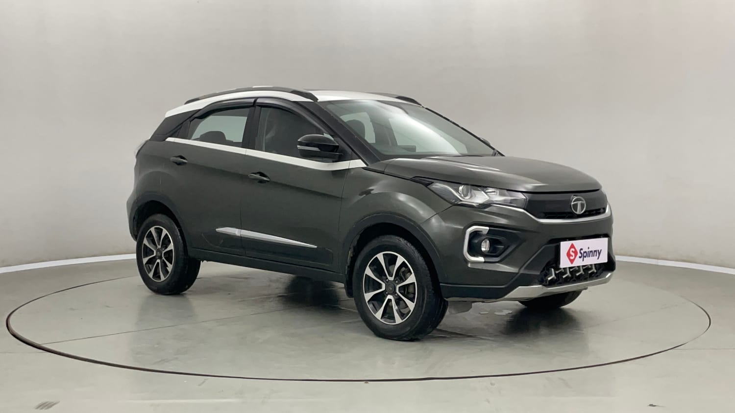 Used 2021 Tata Nexon XZA Plus (O) Diesel Diesel Automatic exterior RIGHT FRONT CORNER VIEW
