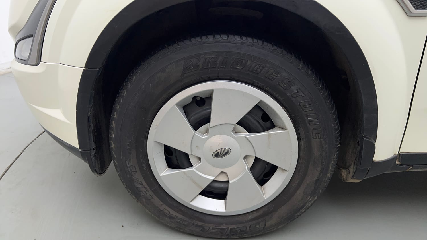 Used 2021 Mahindra XUV500 W7 Diesel Manual tyres LEFT FRONT TYRE RIM VIEW