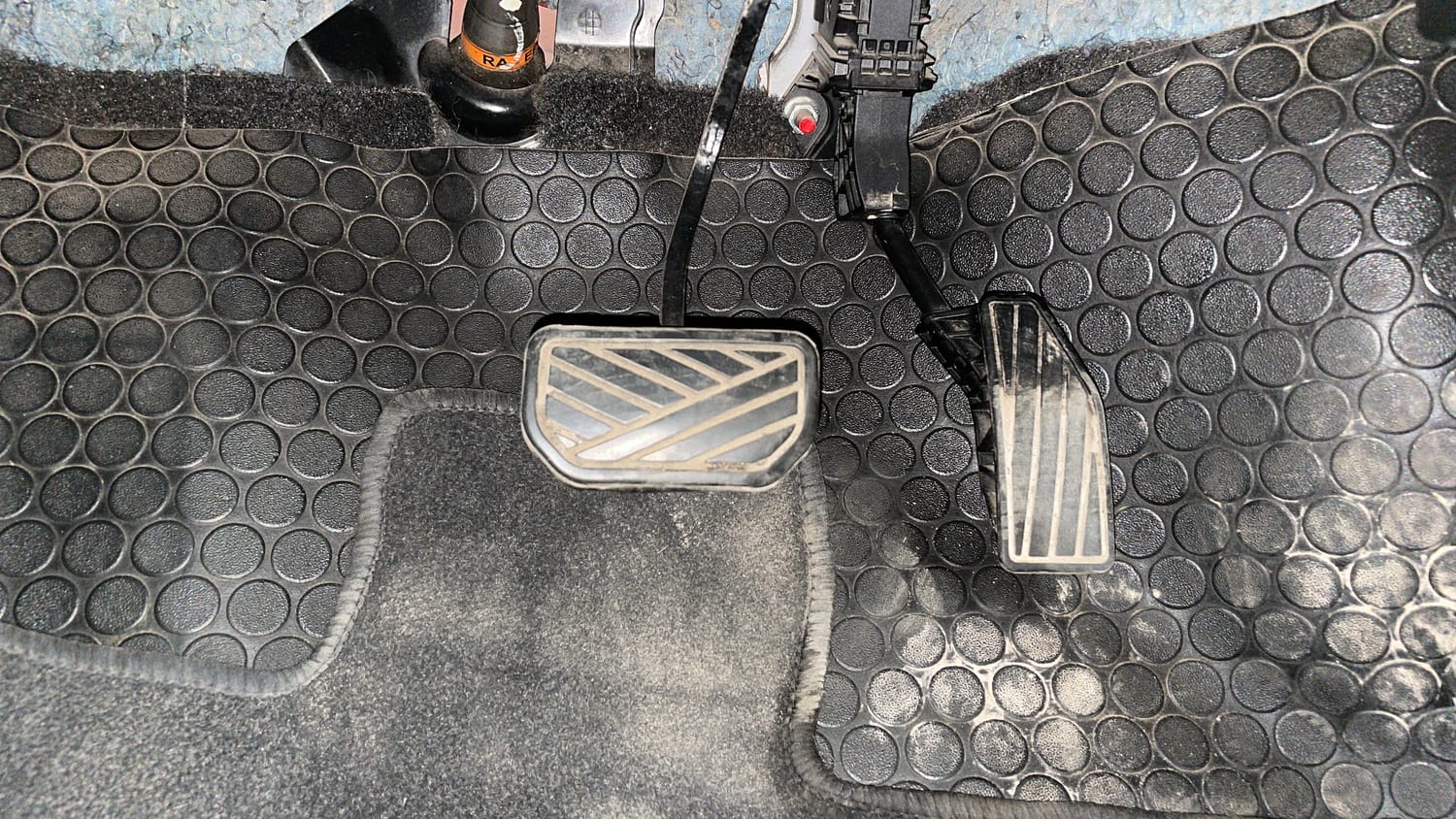 Used 2017 Maruti Suzuki Baleno Zeta 1.2 AT Petrol Automatic interior PEDALS VIEW