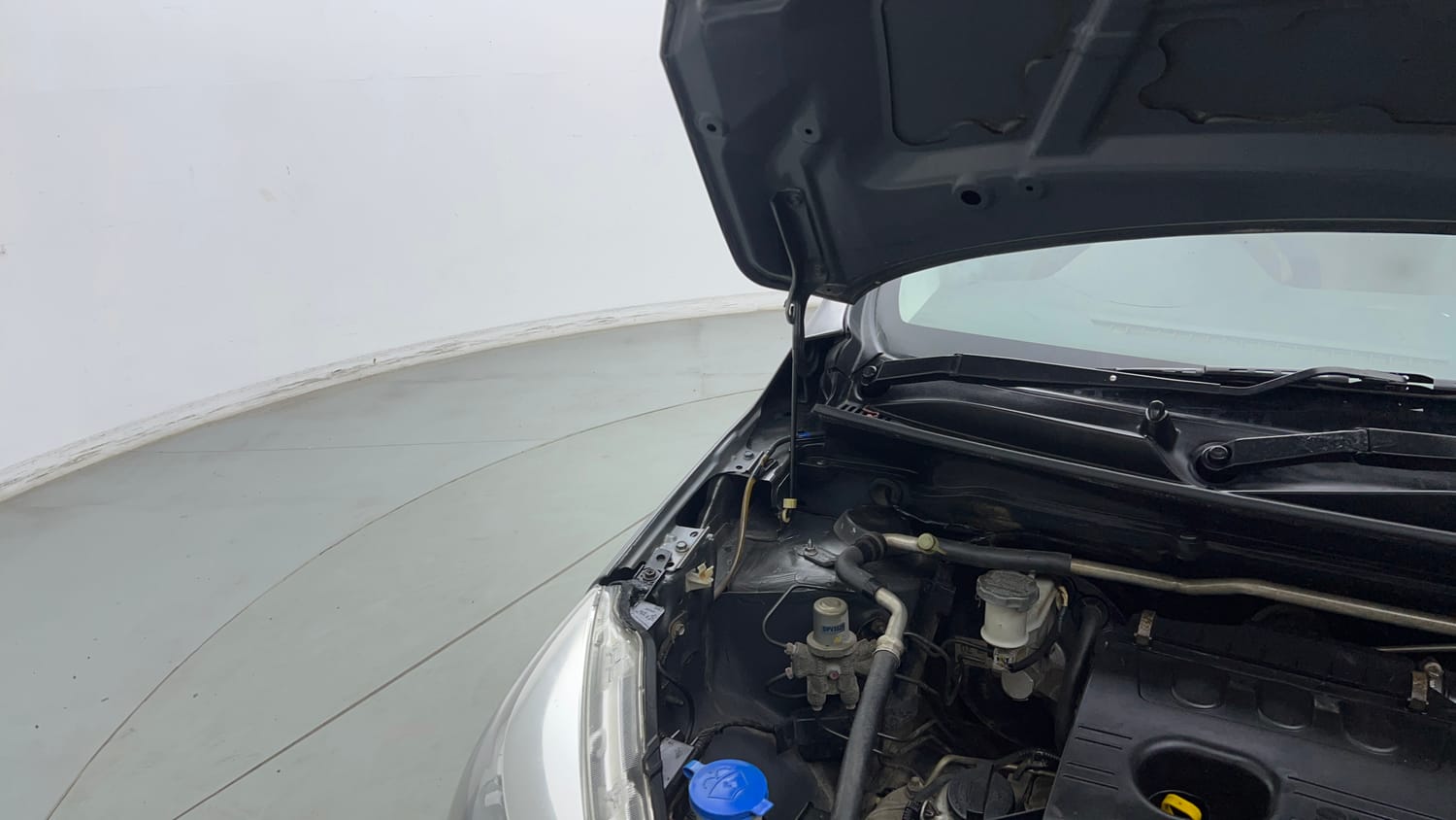 Used 2019 Maruti Suzuki Celerio VXi CNG Cng Manual engine ENGINE RIGHT SIDE HINGE & APRON VIEW