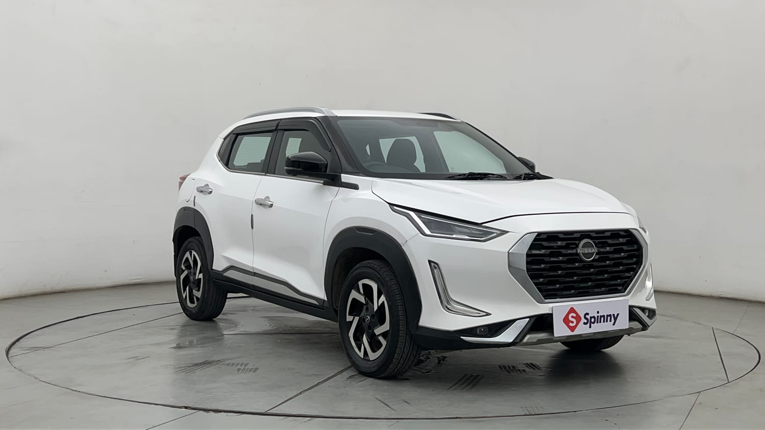 Used 2024 Nissan Magnite XV Premium Turbo CVT Petrol Automatic exterior RIGHT FRONT CORNER VIEW