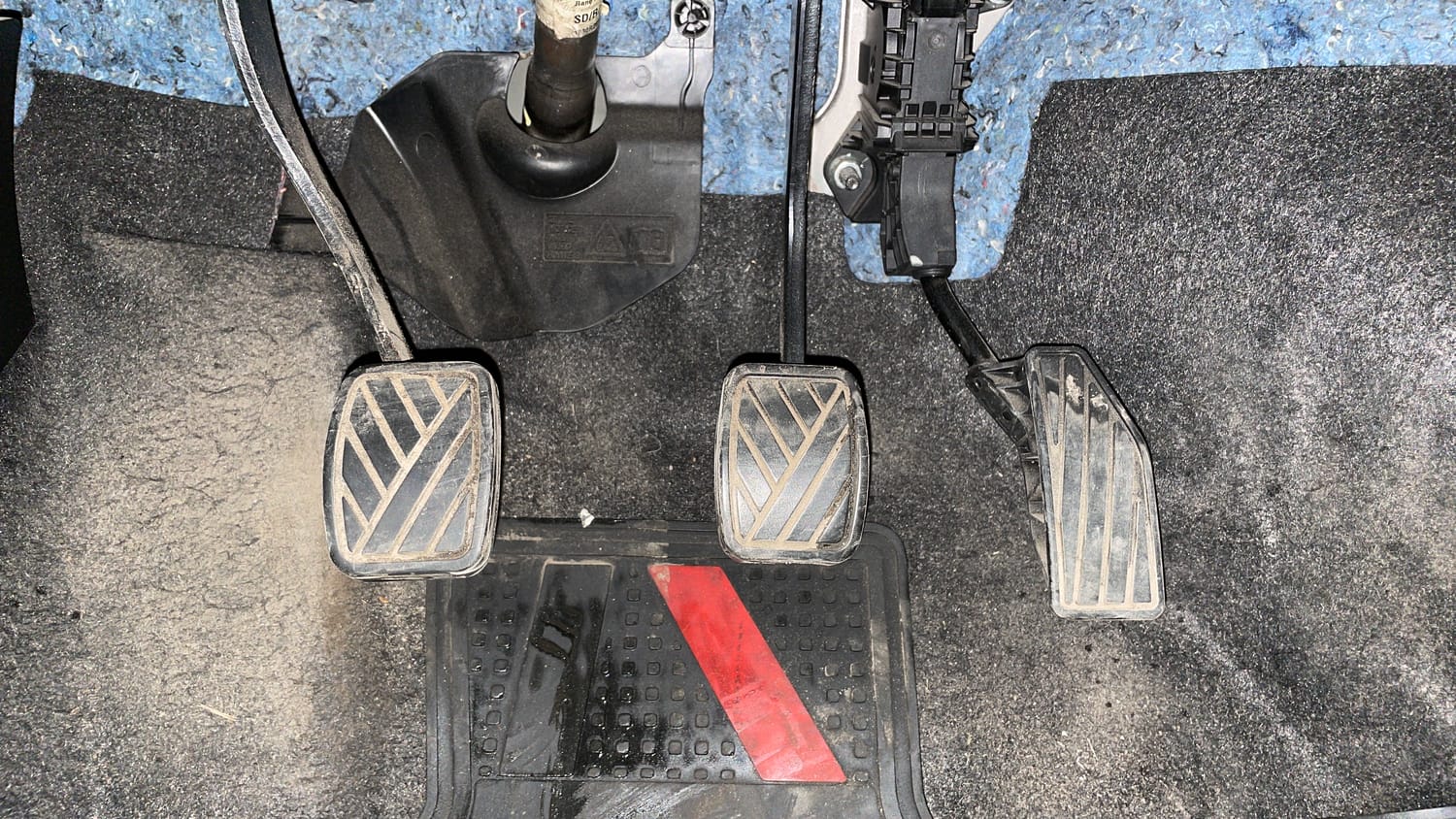 Used 2023 Maruti Suzuki Swift VXi Petrol Manual interior PEDALS VIEW