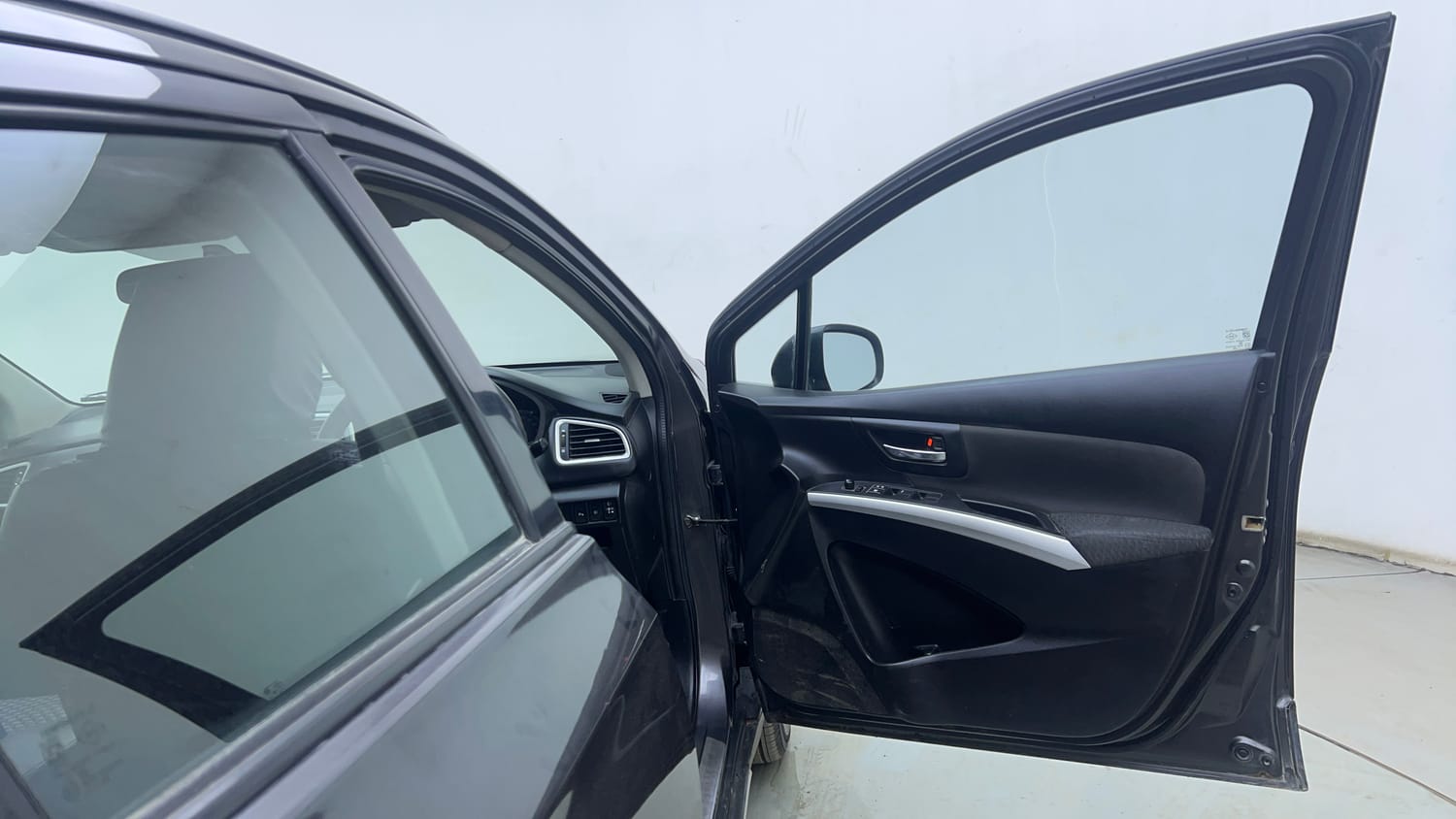 Used 2017 Maruti Suzuki S-Cross Zeta 1.3 Diesel Manual interior RIGHT FRONT DOOR OPEN VIEW